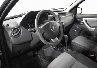 Подержанный автомобиль Renault Duster 2014 года (9 фото)