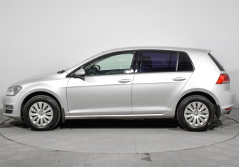 Подержанный автомобиль Volkswagen Golf Hatchback 2013 года (8 фото)