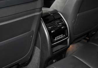 Подержанный автомобиль BMW X5 2020 года (13 фото)