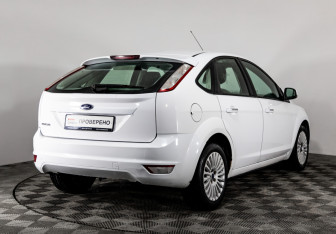Подержанный автомобиль Ford Focus Hatchback 2011 года (5 фото)