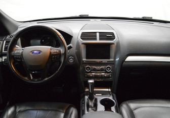 Подержанный автомобиль Ford Explorer 2017 года (13 фото)