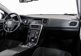 Подержанный автомобиль Volvo S60 2010 года (9 фото)