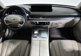 Подержанный автомобиль Genesis G80 2021 года (13 фото)
