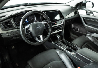 Подержанный автомобиль Hyundai Sonata 2019 года (11 фото)