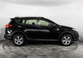 Подержанный автомобиль Toyota RAV4 2014 года (4 фото)