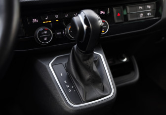 Подержанный автомобиль Volkswagen Multivan 2020 года (22 фото)