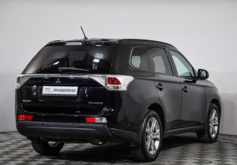 Подержанный автомобиль Mitsubishi Outlander 2012 года (5 фото)