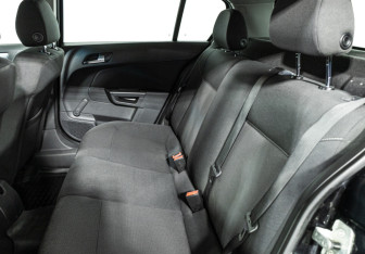 Подержанный автомобиль Opel Astra Hatchback 2010 года (10 фото)