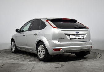 Подержанный автомобиль Ford Focus Hatchback 2010 года (7 фото)