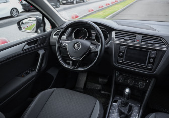 Подержанный автомобиль Volkswagen Tiguan 2018 года (10 фото)