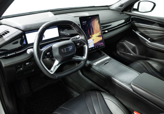 Подержанный автомобиль Geely Preface 2024 года (11 фото)