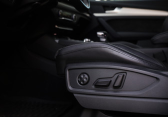 Подержанный автомобиль Audi Q5 2020 года (24 фото)