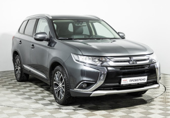Подержанный автомобиль Mitsubishi Outlander 2017 года (3 фото)