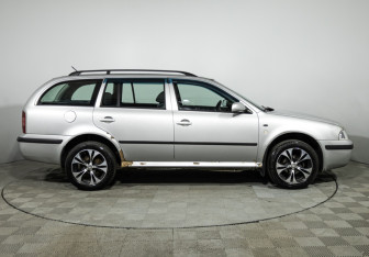 Подержанный автомобиль Skoda Octavia Wagon 2009 года (4 фото)