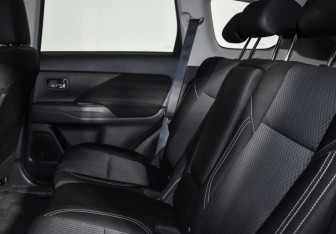 Подержанный автомобиль Mitsubishi Outlander 2022 года (12 фото)