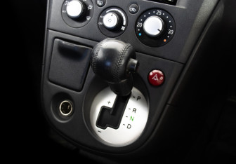 Подержанный автомобиль Mitsubishi Airtrek 2004 года (12 фото)