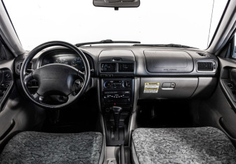 Подержанный автомобиль Subaru Forester Suv 1999 года (10 фото)