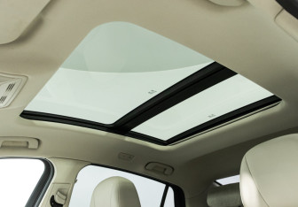 Подержанный автомобиль Hongqi H5 2022 года (15 фото)