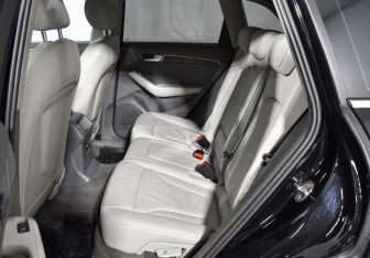 Подержанный автомобиль Audi Q5 2012 года (11 фото)