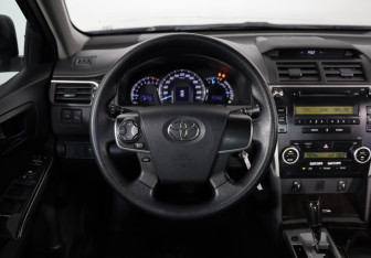 Подержанный автомобиль Toyota Camry Sedan 2014 года (10 фото)