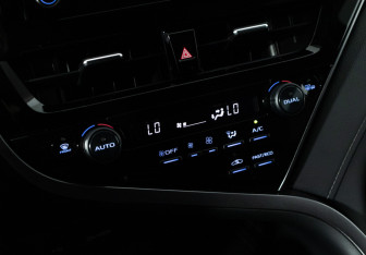 Подержанный автомобиль Toyota Camry Sedan 2022 года (17 фото)