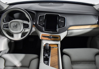 Подержанный автомобиль Volvo XC90 2021 года (17 фото)