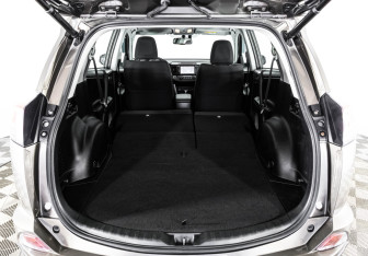 Подержанный автомобиль Toyota RAV4 2018 года (24 фото)