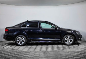 Подержанный автомобиль Volkswagen Jetta Sedan 2017 года (4 фото)