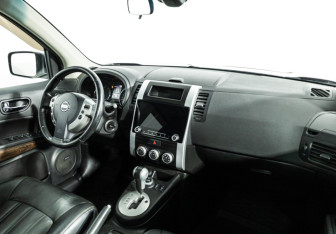 Подержанный автомобиль Nissan X-Trail 2014 года (9 фото)