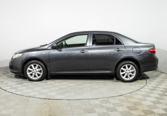 Подержанный автомобиль Toyota Corolla Sedan 2008 года (8 фото)