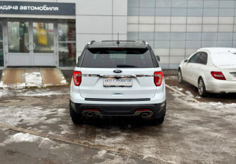 Подержанный автомобиль Ford Explorer 2019 года (5 фото)