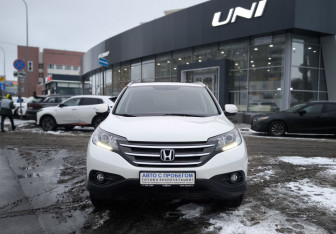 Подержанный автомобиль Honda CR-V 2014 года (2 фото)
