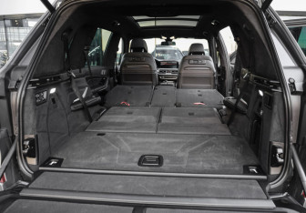 Подержанный автомобиль BMW X7 2021 года (39 фото)