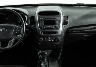 Подержанный автомобиль Kia Sorento 2016 года (14 фото)