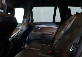 Подержанный автомобиль Volvo XC90 2020 года (22 фото)