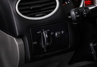 Подержанный автомобиль Ford Focus Sedan 2009 года (20 фото)