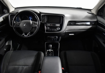 Подержанный автомобиль Mitsubishi Outlander 2019 года (22 фото)