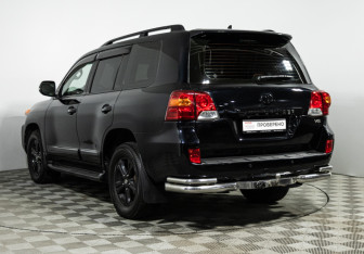 Подержанный автомобиль Toyota Land Cruiser Suv 2014 года (7 фото)
