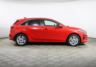Подержанный автомобиль Kia Ceed Hatchback 2019 года (9 фото)