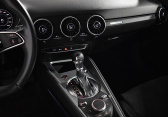 Подержанный автомобиль Audi TT Coupe 2015 года (17 фото)