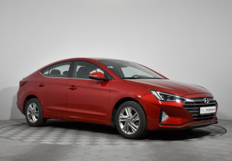 Подержанный автомобиль Hyundai Elantra Sedan 2019 года (3 фото)