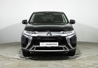 Подержанный автомобиль Mitsubishi Outlander 2019 года (2 фото)