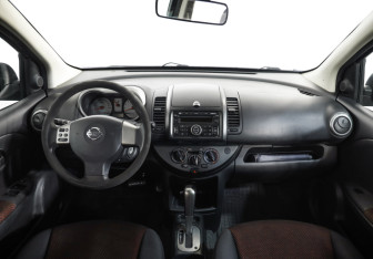 Подержанный автомобиль Nissan Note 2008 года (9 фото)