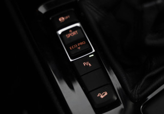 Подержанный автомобиль BMW X1 2017 года (21 фото)