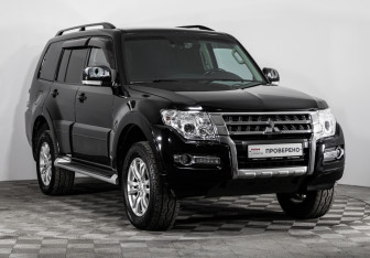 Подержанный автомобиль Mitsubishi Pajero 2015 года (4 фото)