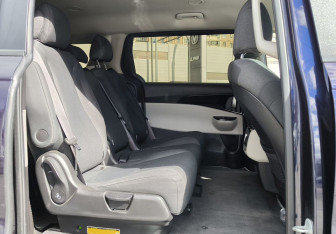 Подержанный автомобиль Kia Carnival 2021 года (24 фото)