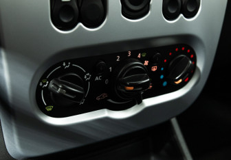 Подержанный автомобиль Renault Sandero 2013 года (15 фото)