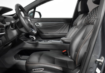 Подержанный автомобиль Geely Okavango 2023 года (12 фото)