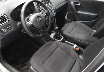 Подержанный автомобиль Volkswagen Polo Sedan 2017 года (10 фото)