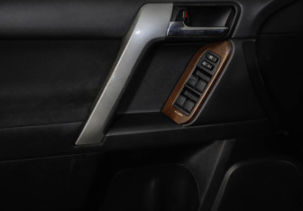 Подержанный автомобиль Toyota Land Cruiser Prado 2014 года (23 фото)